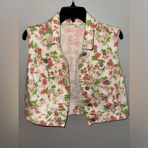 2000s vintage floral vest with button-up front and pockets